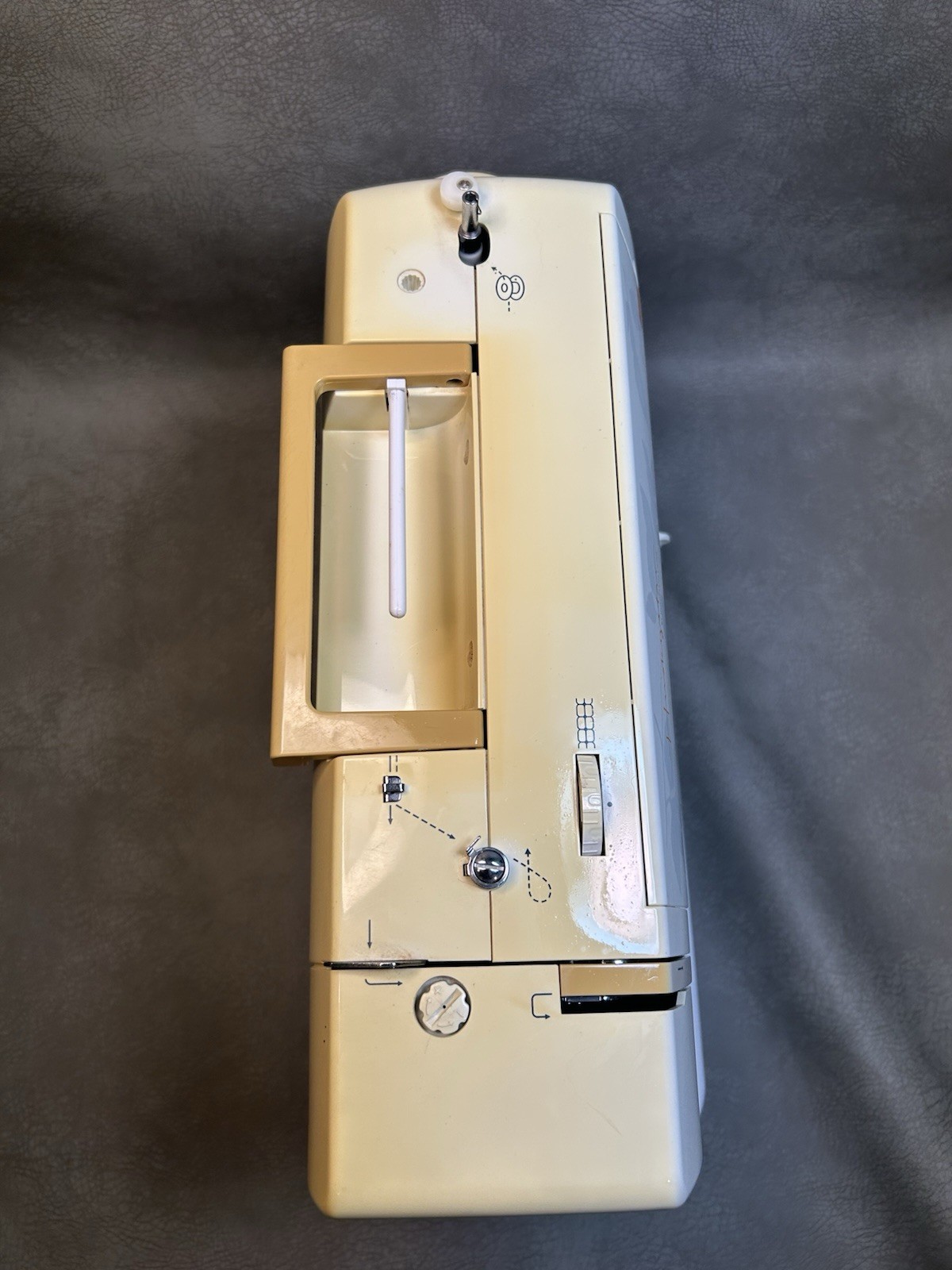 Husqvarna Huskystar C20 Sewing Machine