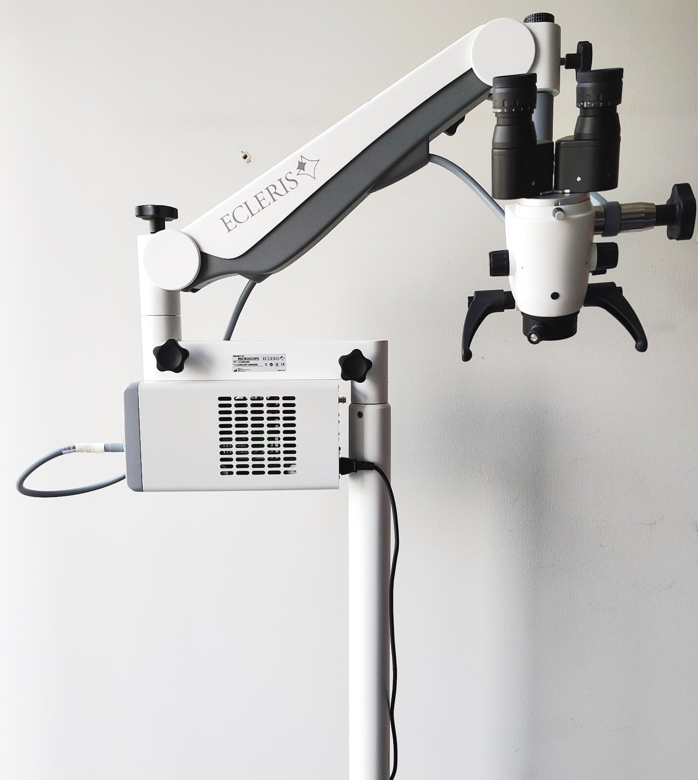 Ecleris Microstar Microscope U10M100F with Ecleris Everlux Light Source