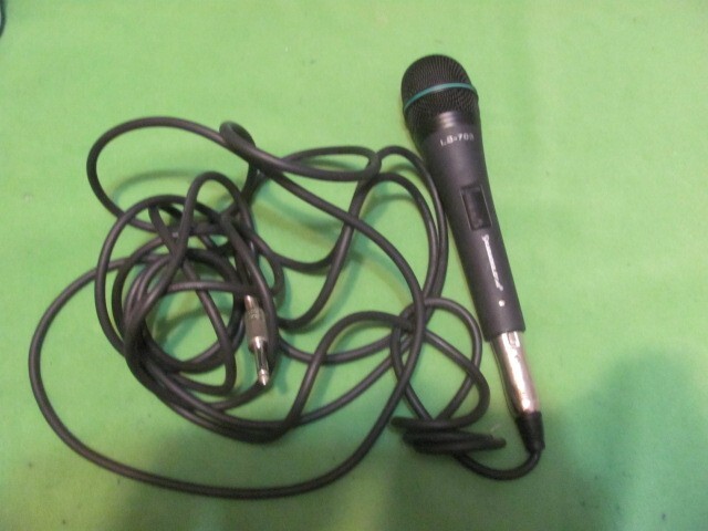 Karaoke.com Karaoke XLR Microphone Mic LS-703 with Connecting Cable Wire