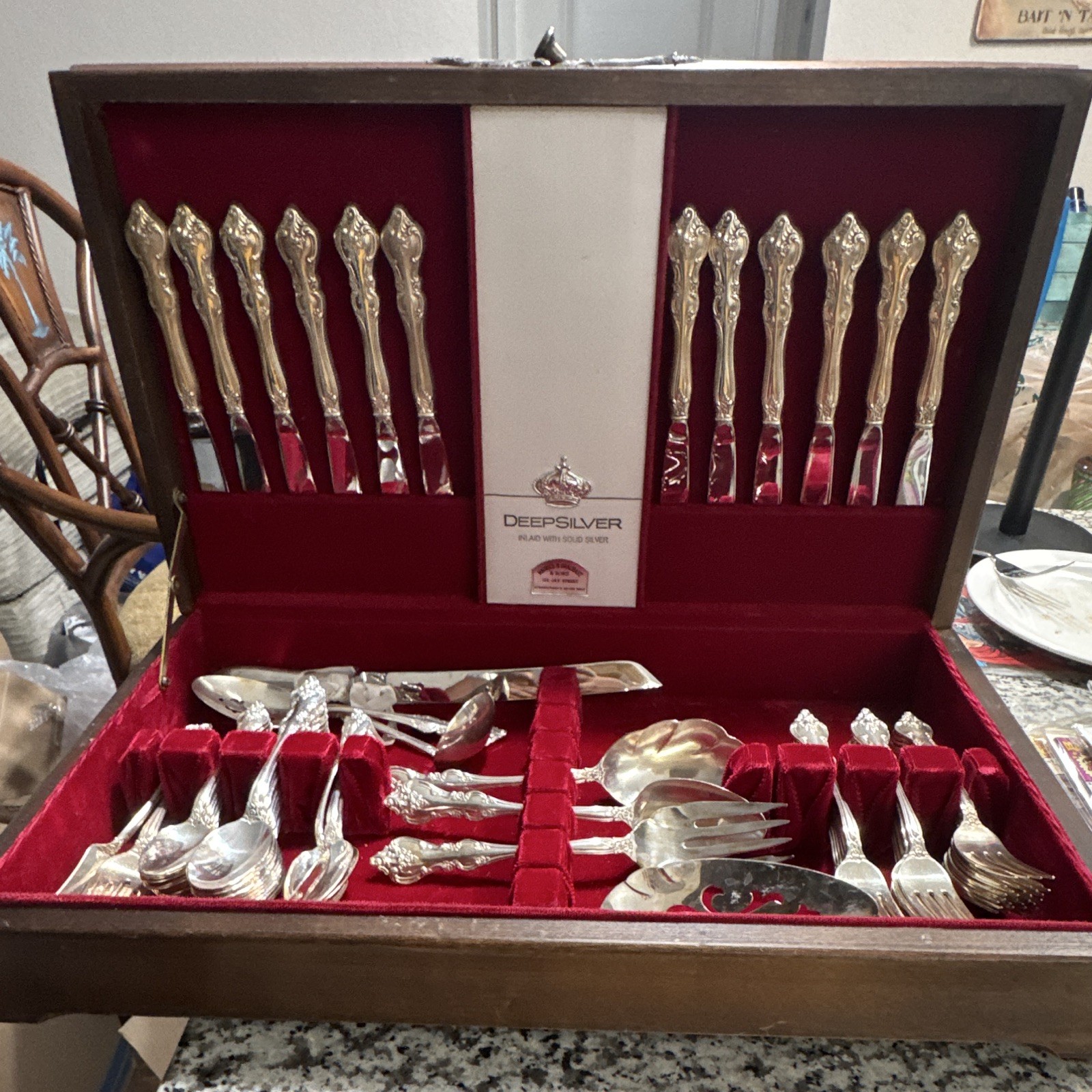 Deepsilver Silver Plated Floral Flatware Set 70 Piece Service for 8 w Case