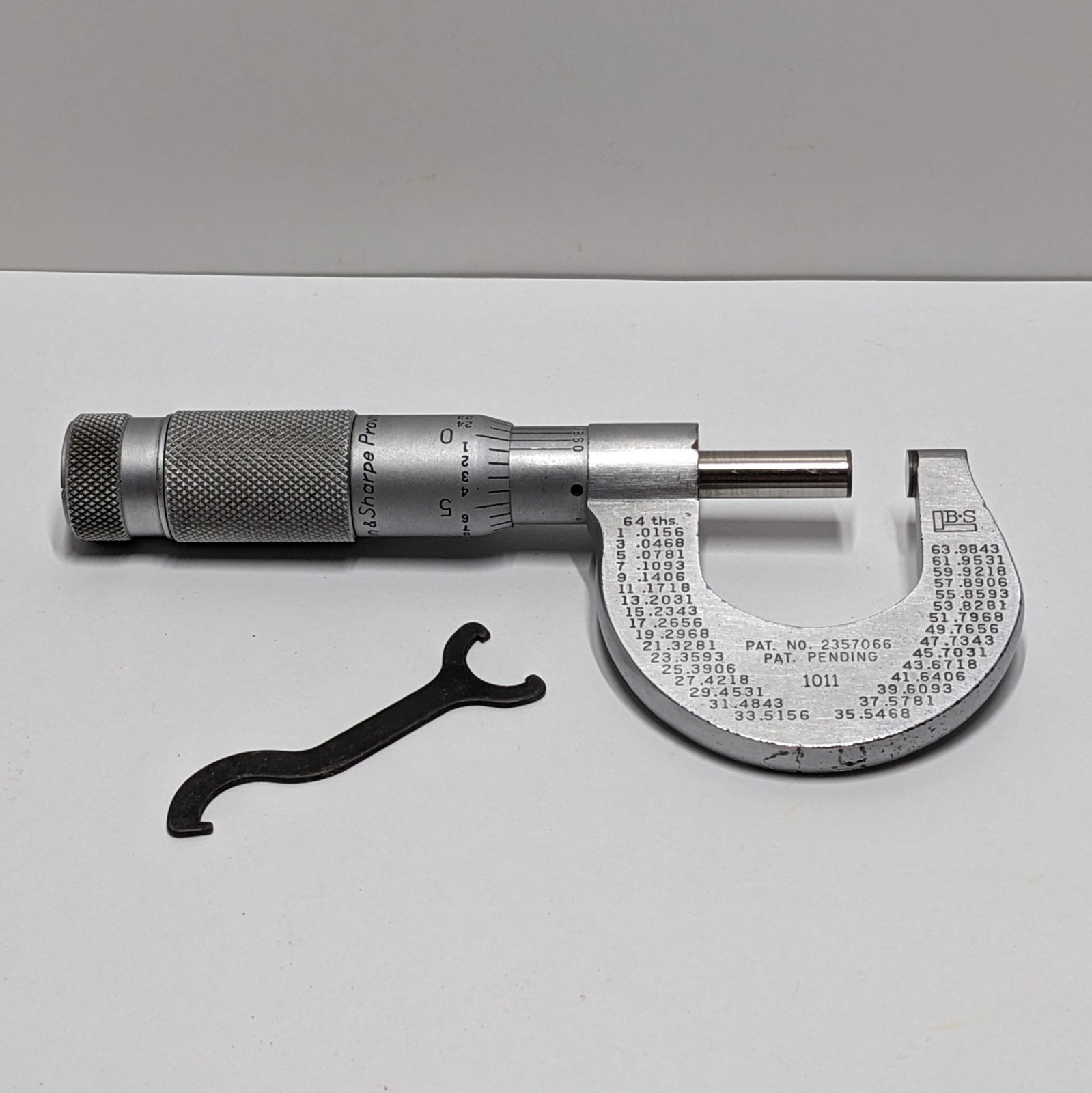 Vintage USA Made BROWN & SHARPE 0-1" Model 1011 Outside Micrometer w Wrench