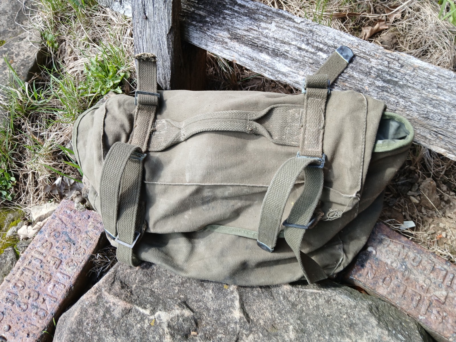 Vintage US Army Combat Field Pack Rucksack Military Green Canvas