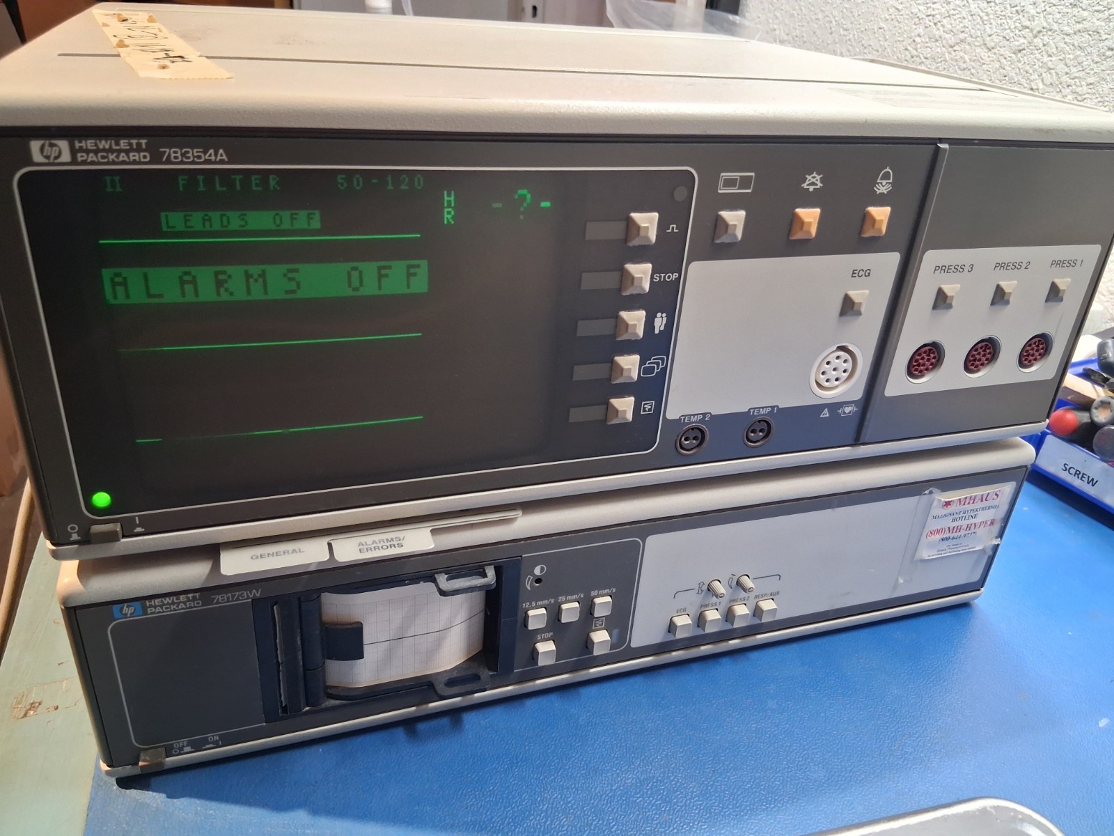 HP Hewlett Packard 78354A - Analog Monitor  With Hewlett Packard 78173a