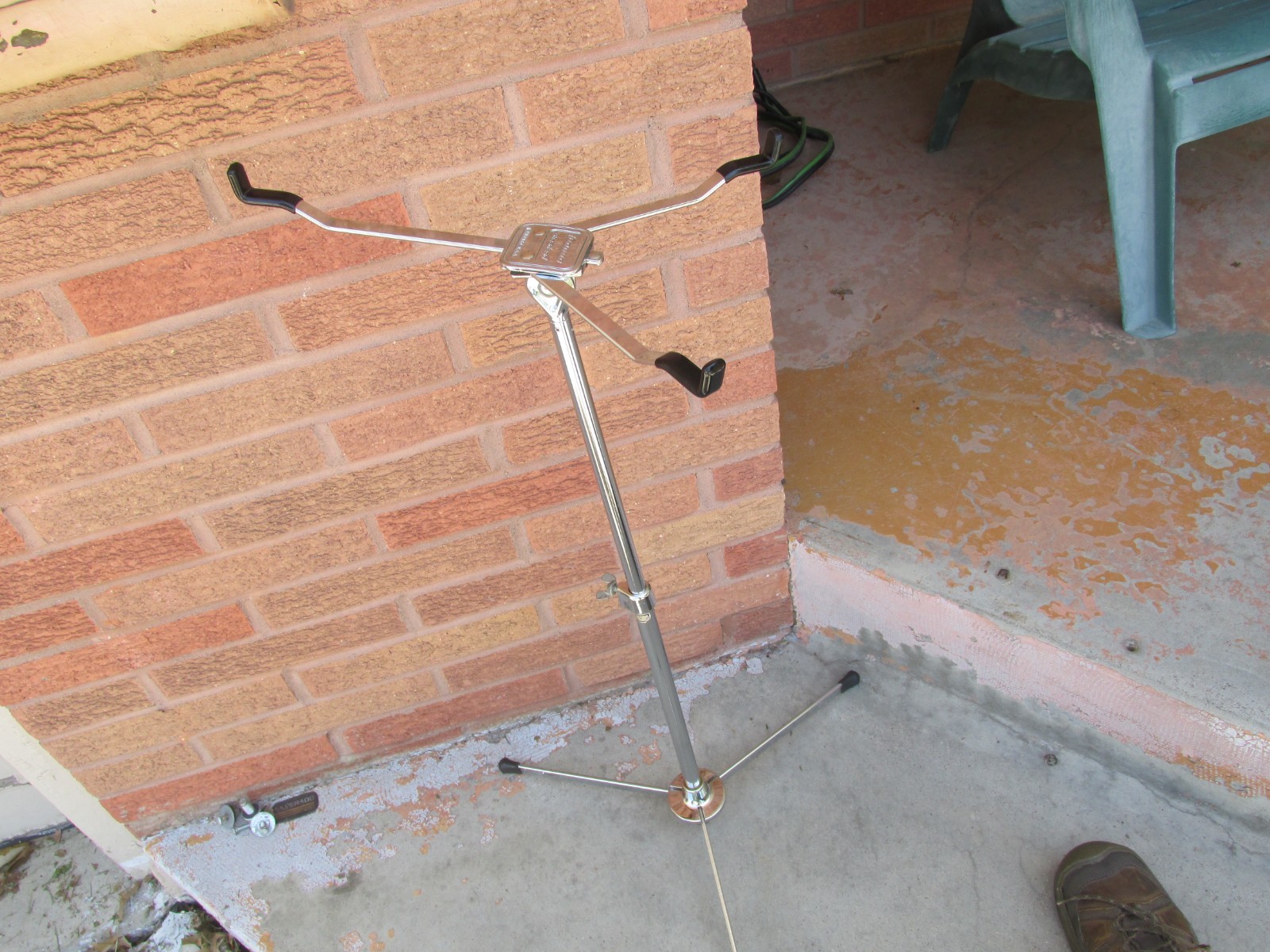 Ludwig Standard  vintage  Snare Drum Stand.   Clean and in good condition STand