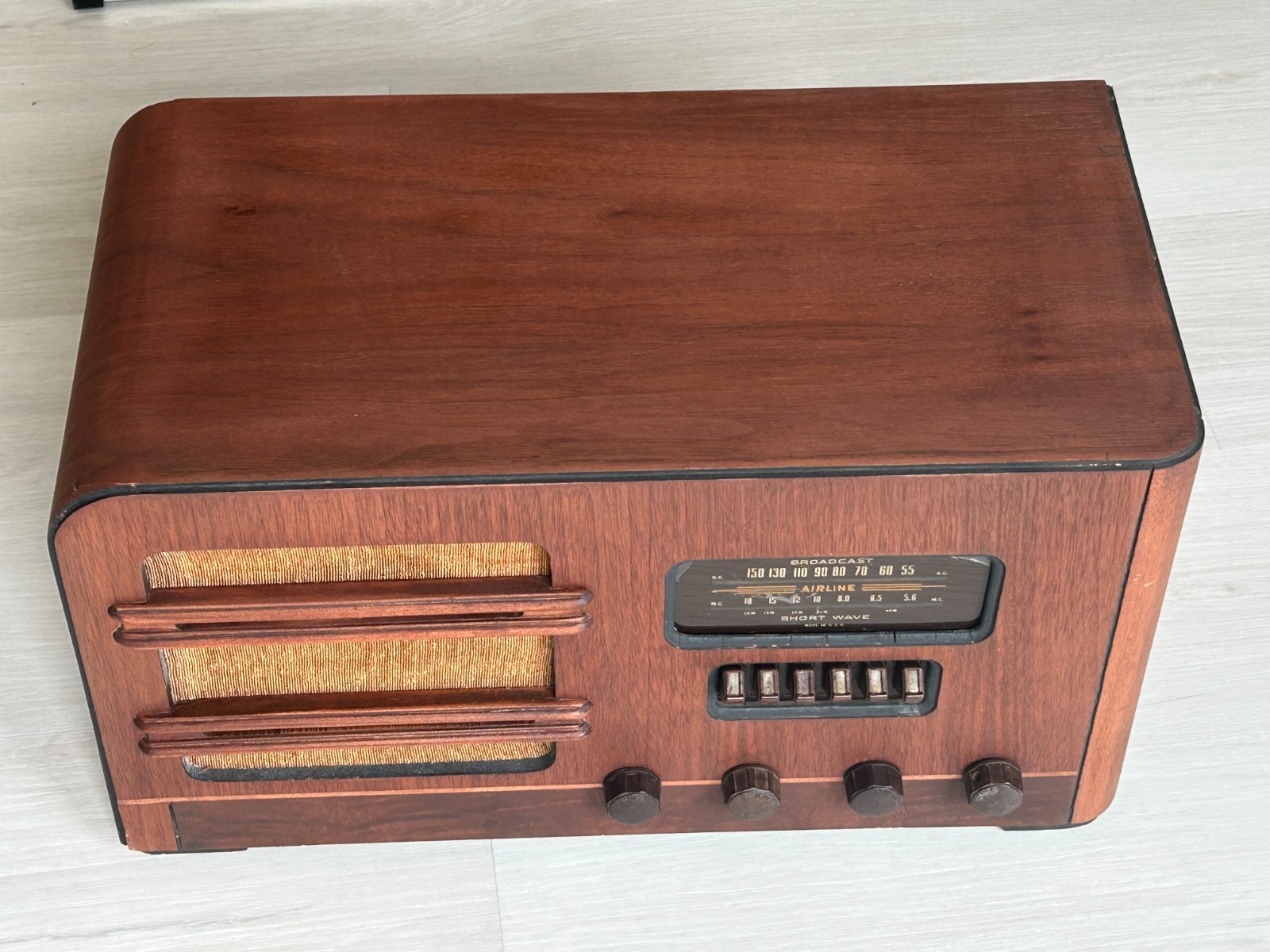 1940 Wards, Airline Model 04BR-720A BC & SW Tube Radio