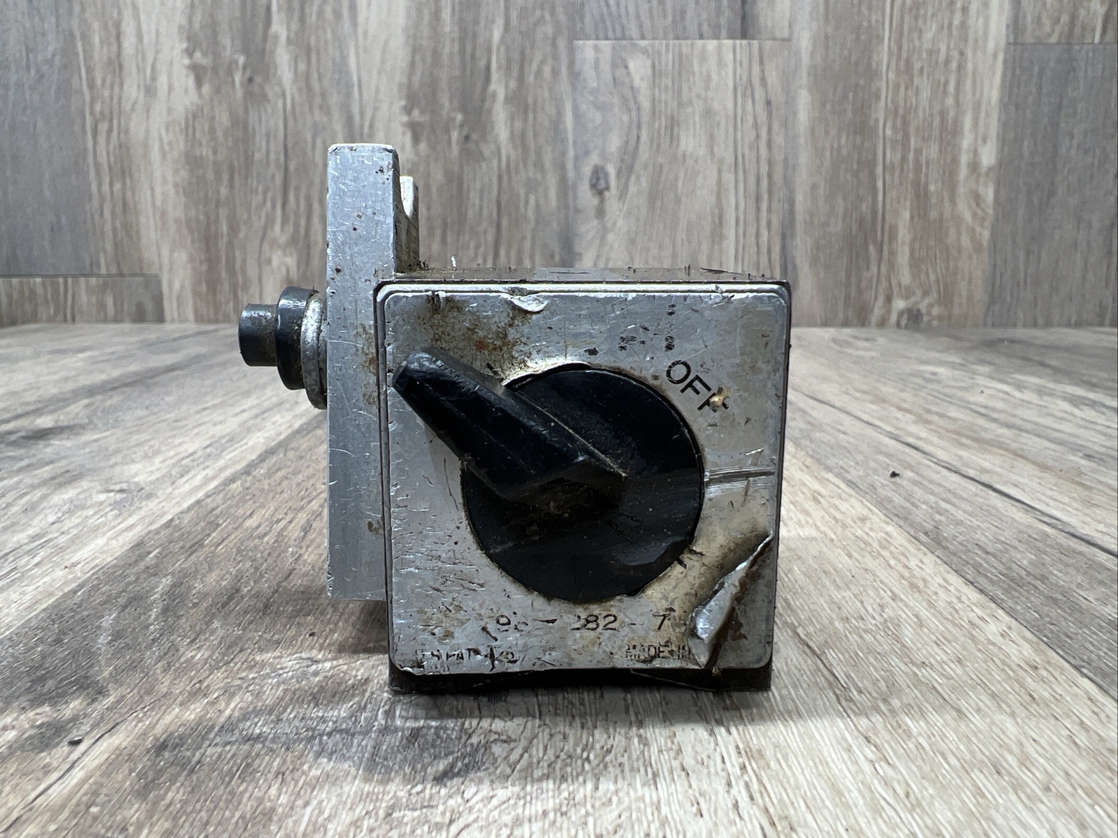 PRECISION MAGNETIC BASE