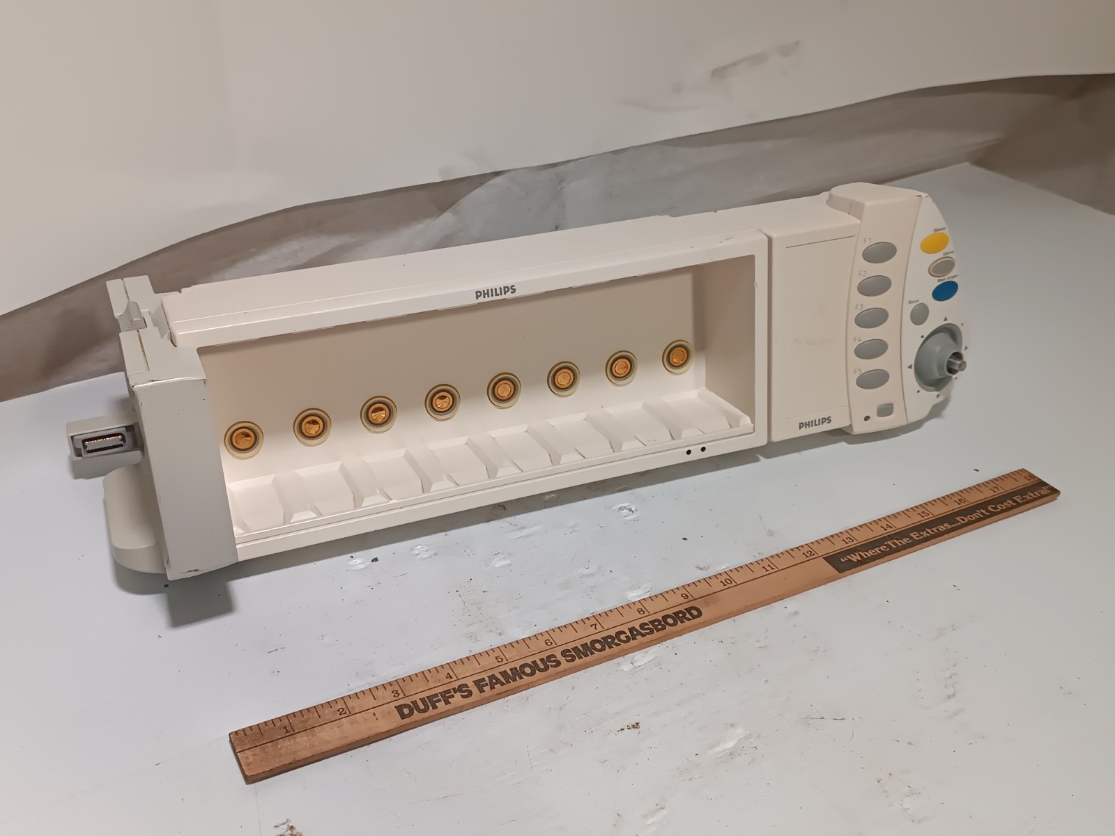 Philips M8048A 8-Rack Flexible Module Server with M8026-60002 Remote and Clamp