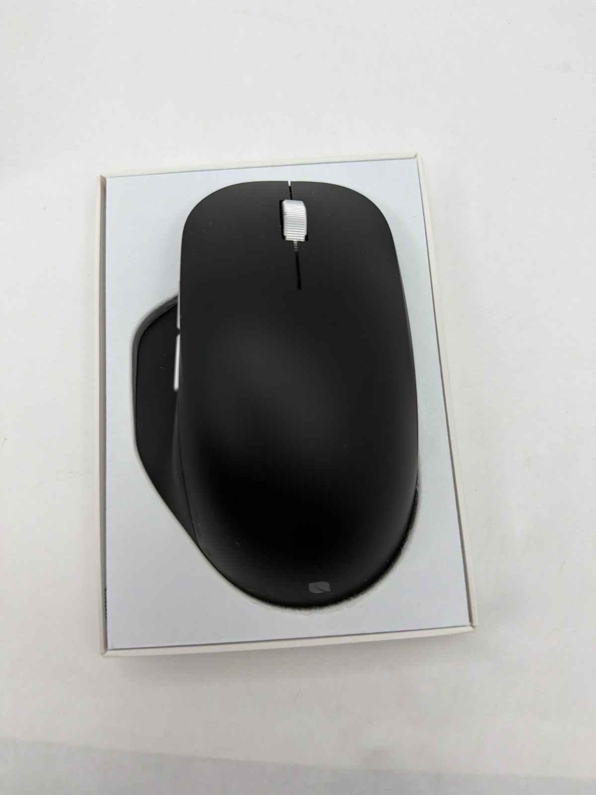 Incase Bluetooth Ergonomic Bluetooth Mouse design by Microsoft for PC Mac black