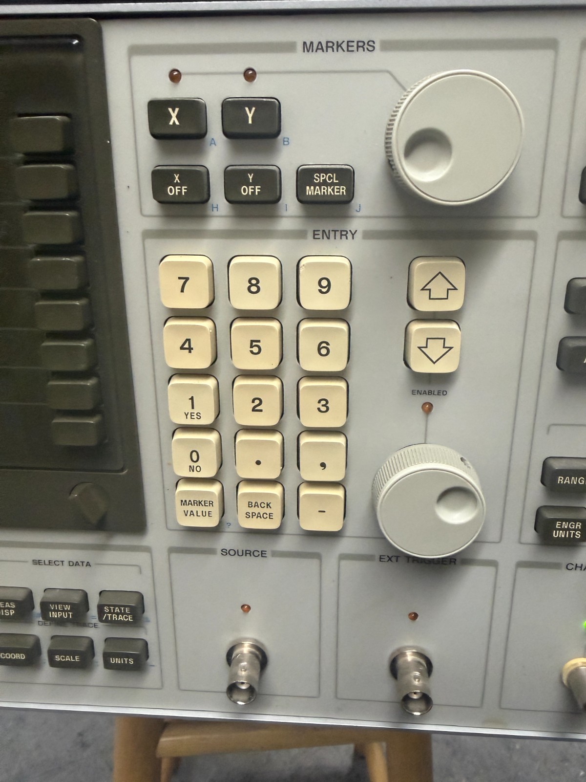 HP 3562A Dynamic Signal Analyzer Powers On Passes Self Tests See Notes