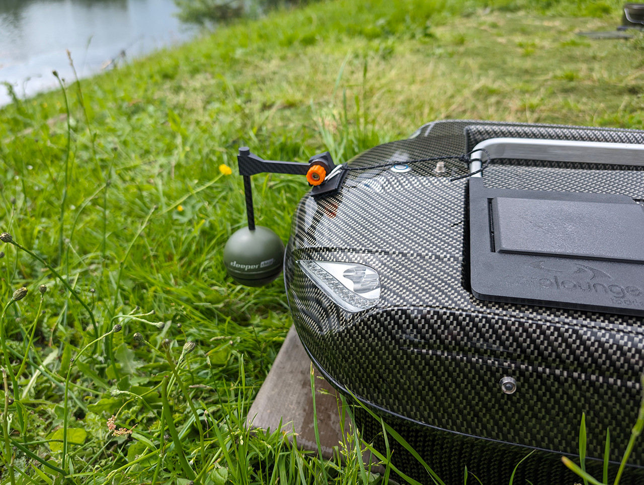RT4 front  mount  Deeper Bait Boat arm
