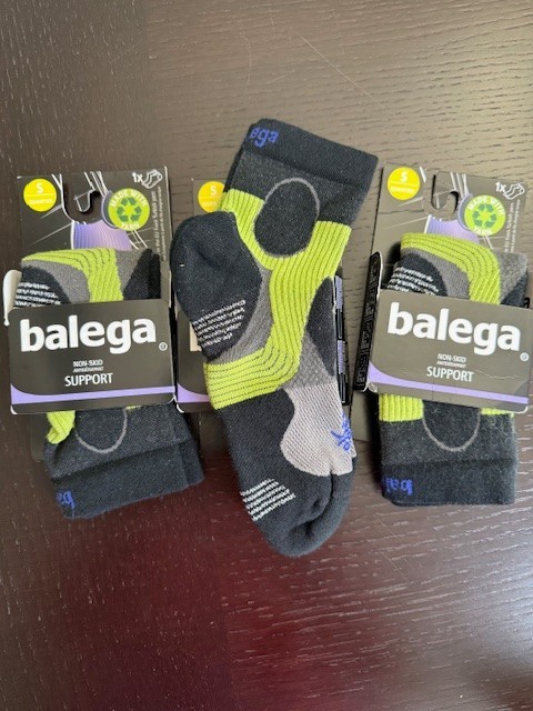 3 PAIR!! BALEGA NON-SKID SUPPORT SOCKS LIGHT GRAY/ BLACK size SMALL NWT 3 PAIR