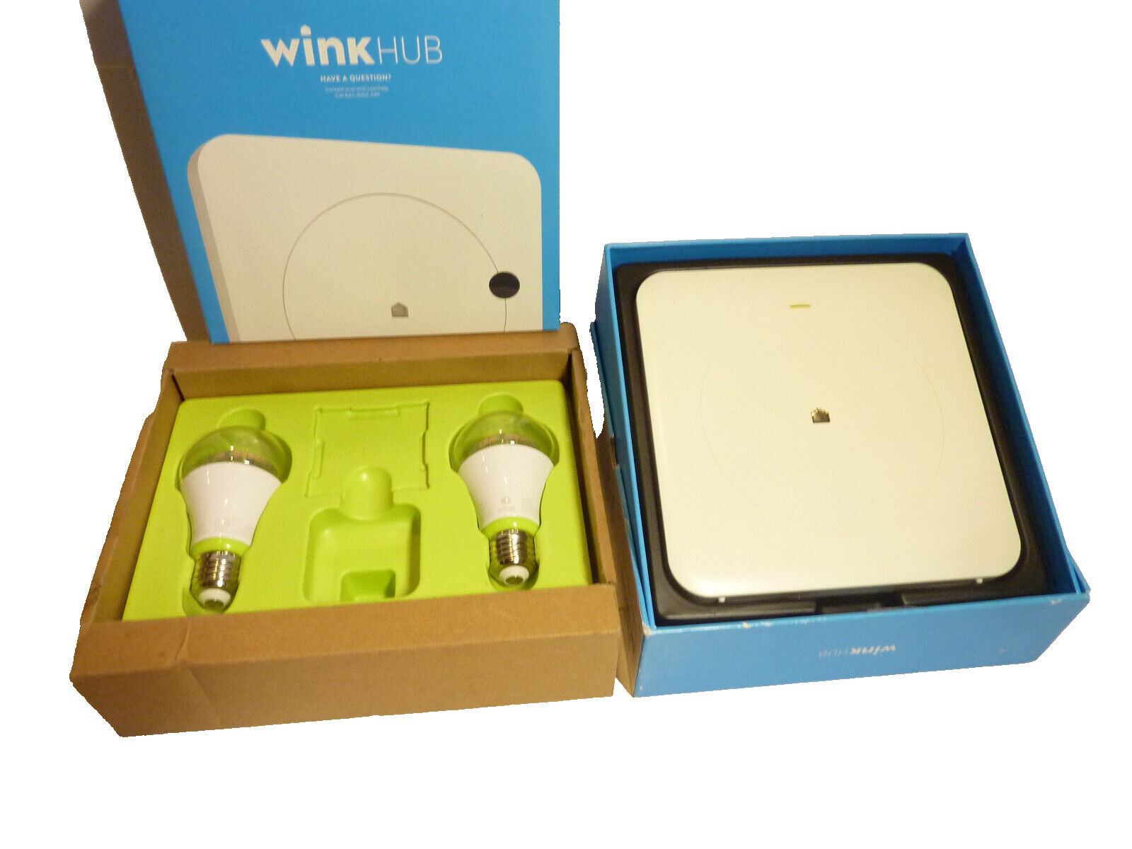 Wink Hub 1.8 PWHUB-WH18  and 2 Wink Bulbs