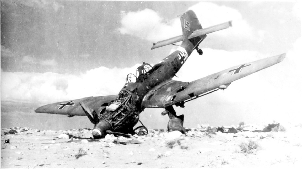 WWII Photo Luftwaffe Ju87 Stuka Crashed & Abandoned WW2 B&W World War Two / 6074