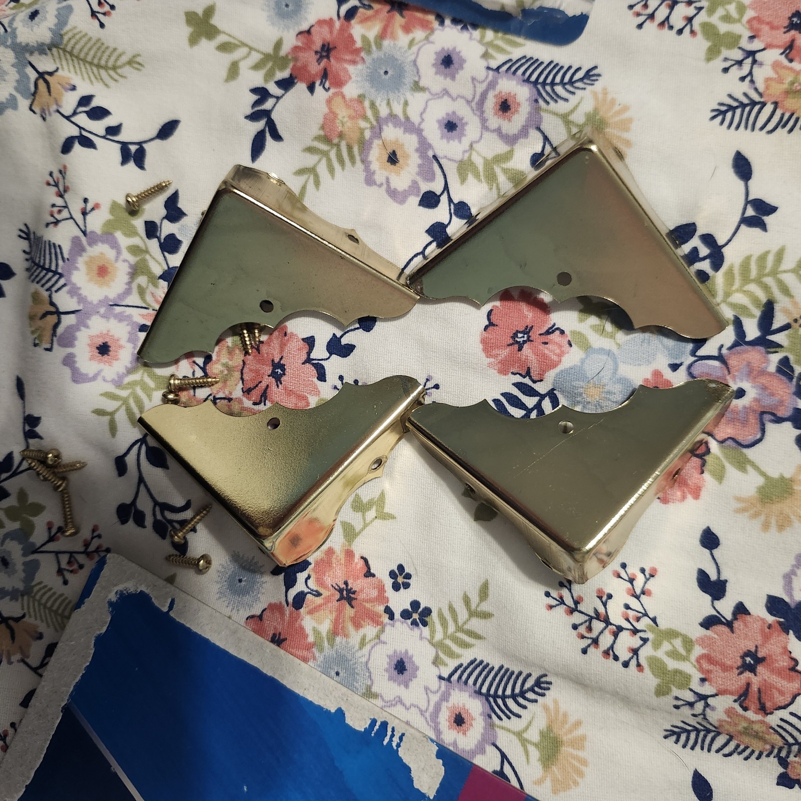 Lot 8 new  Brass Box Corner Protector scalloped decretive picture frame - 1-3/4"