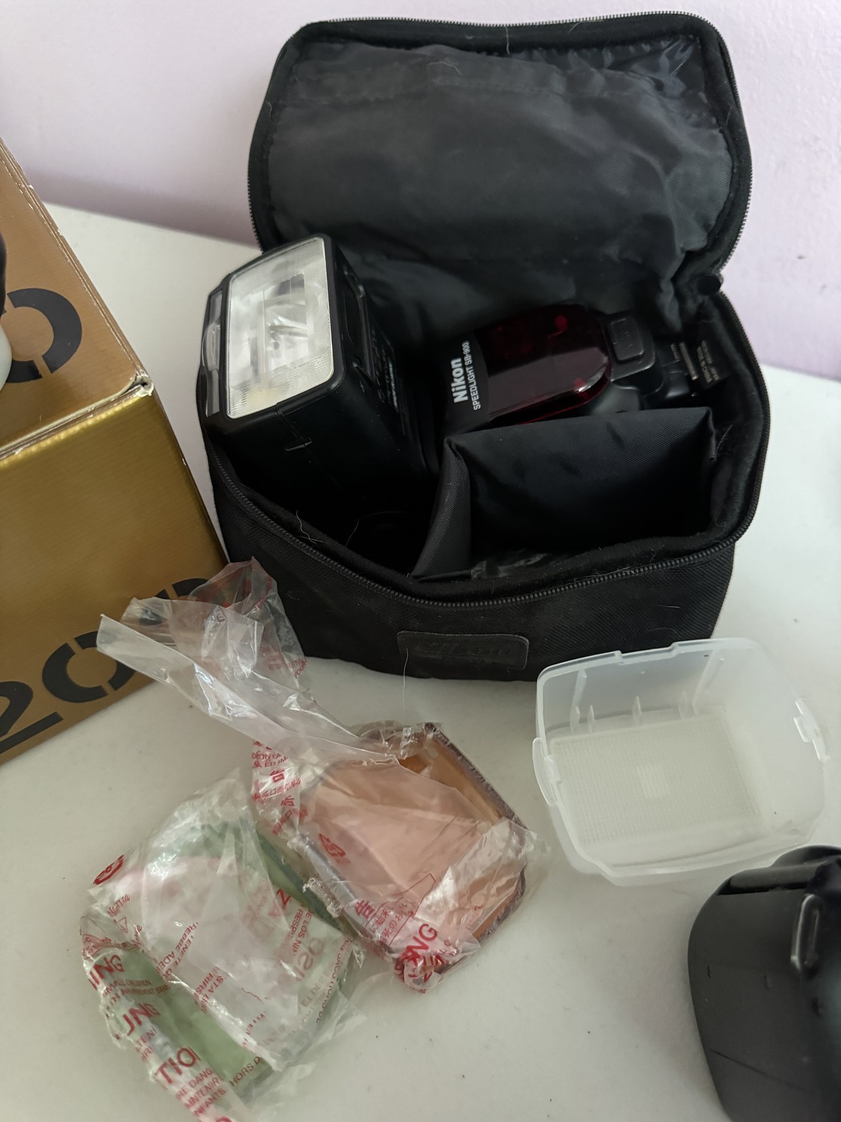 Nikon Speedlight SB-900 Flash Unit w/ Case Diffuser Gels Accessories