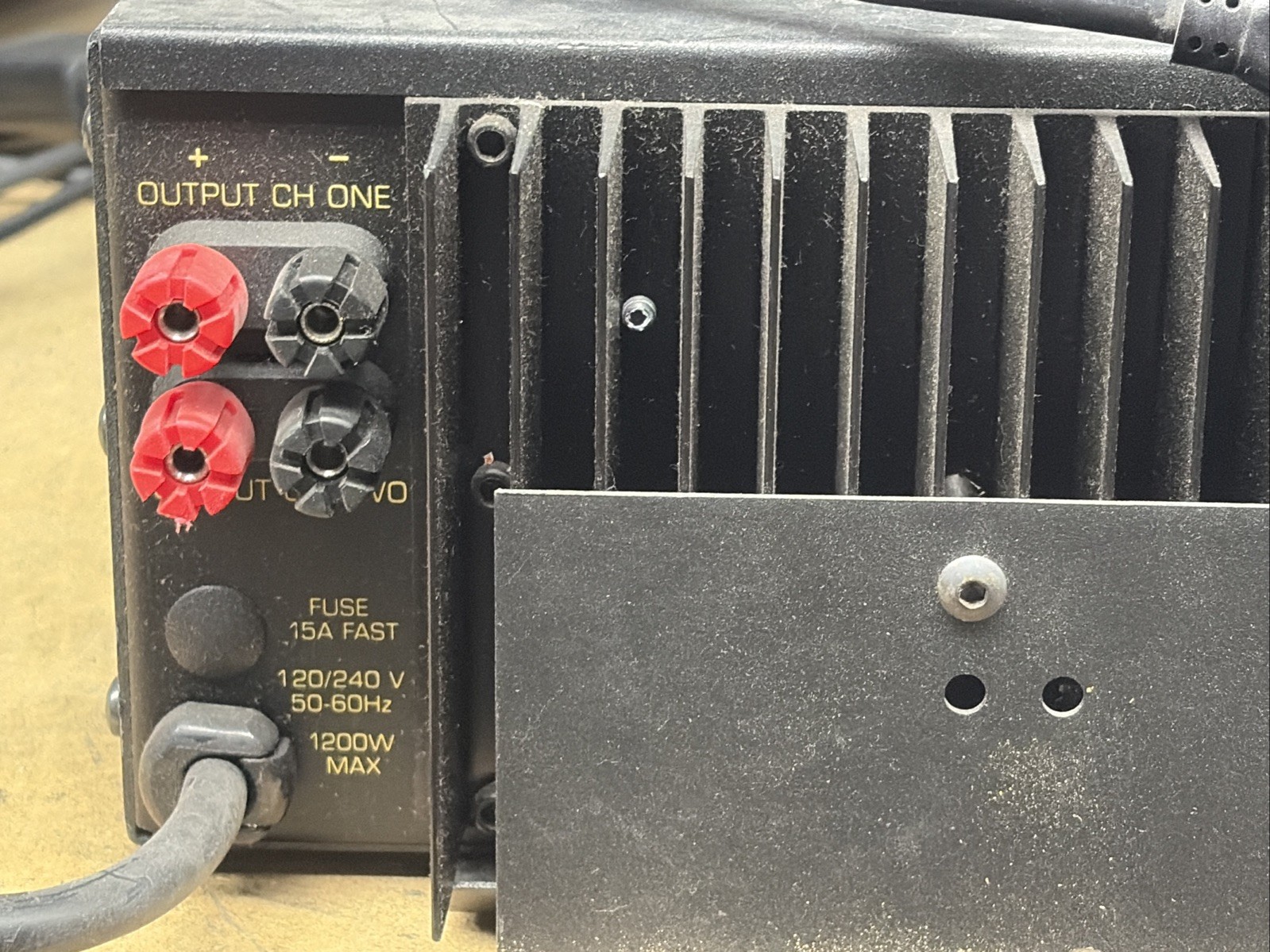 AB International 821 Amplifier