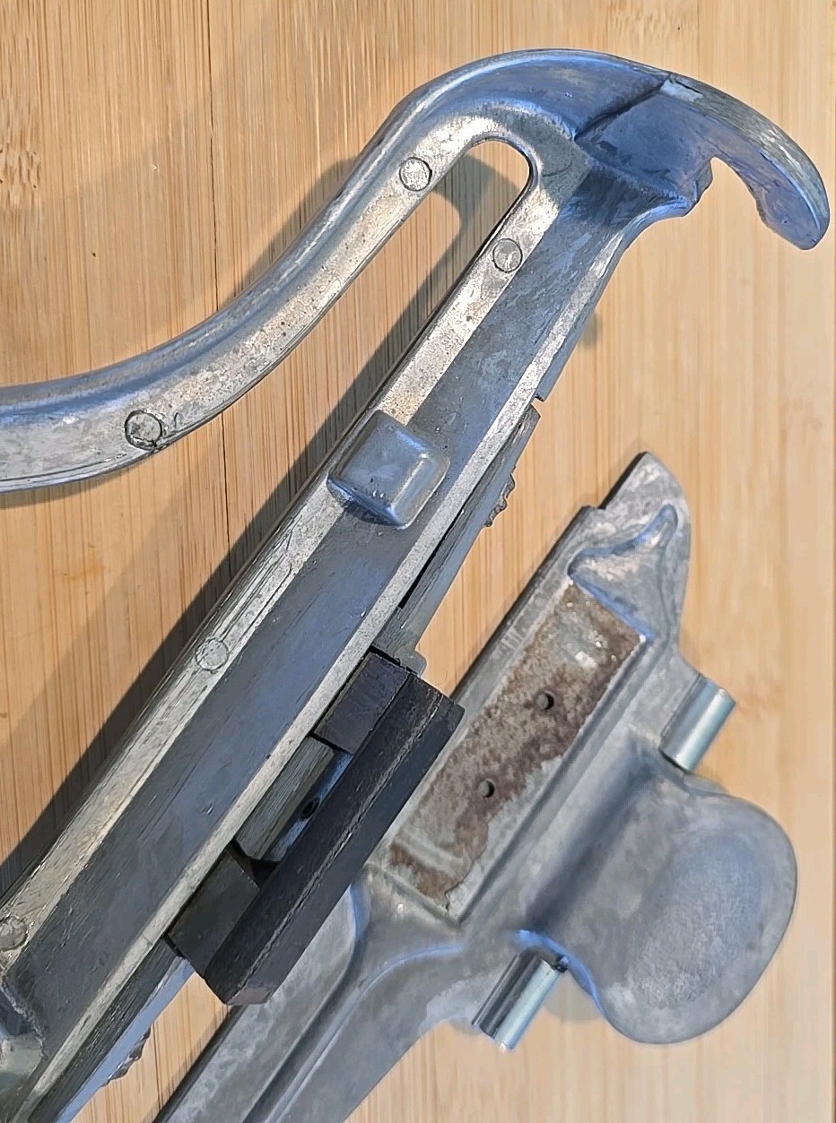 Bitzenburger Dial-O-Fletch Fletchmaster Jig with Right And Straight Clamps