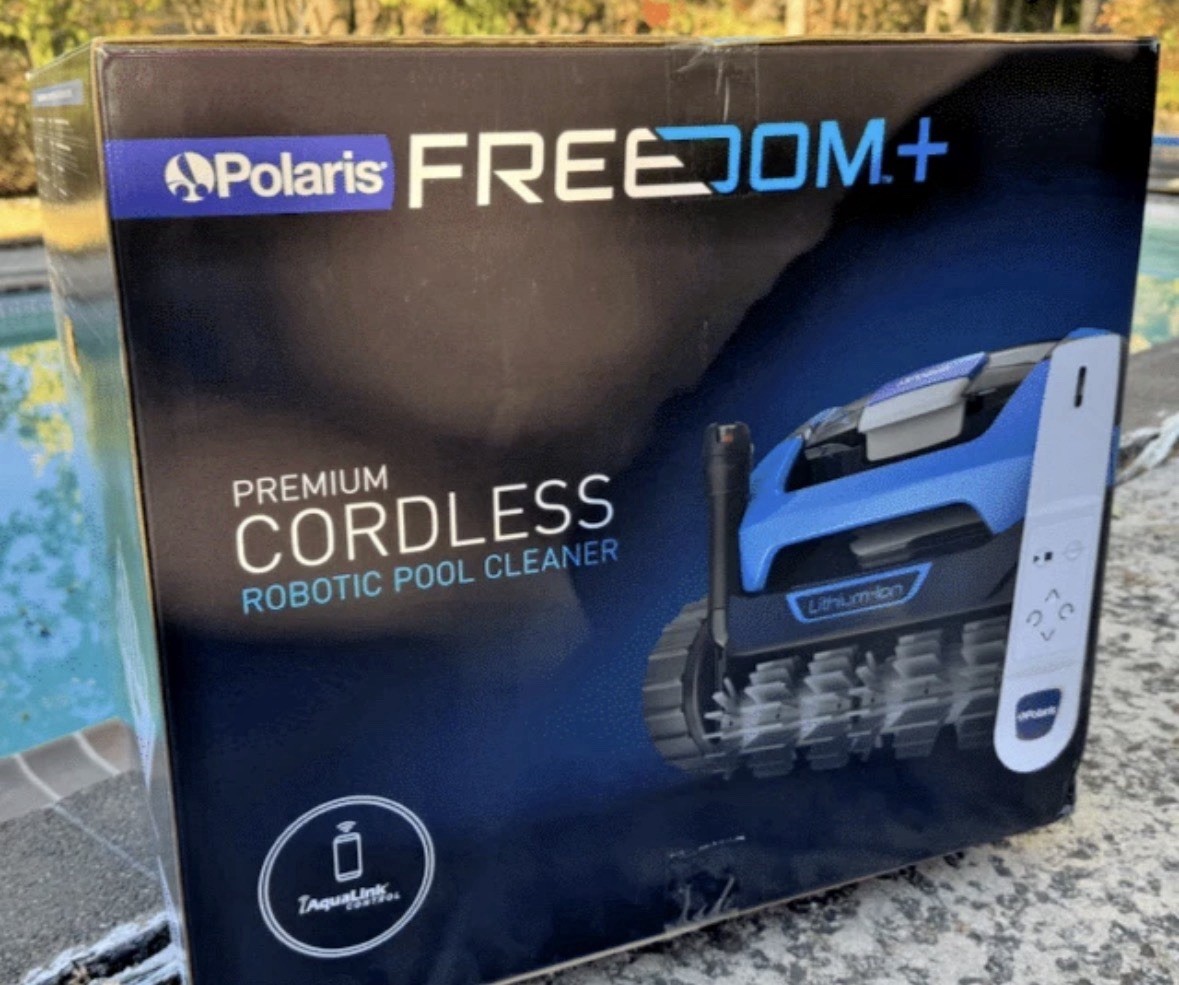 New Polaris FREEDOM™ Plus Cordless Robotic Cleaner with Hand-Held Remote Control