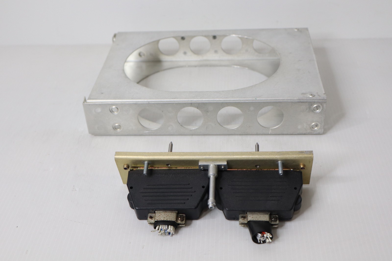 Bendix King KC 140 Flight Computer Mounting Tray / Backplate / Connectors