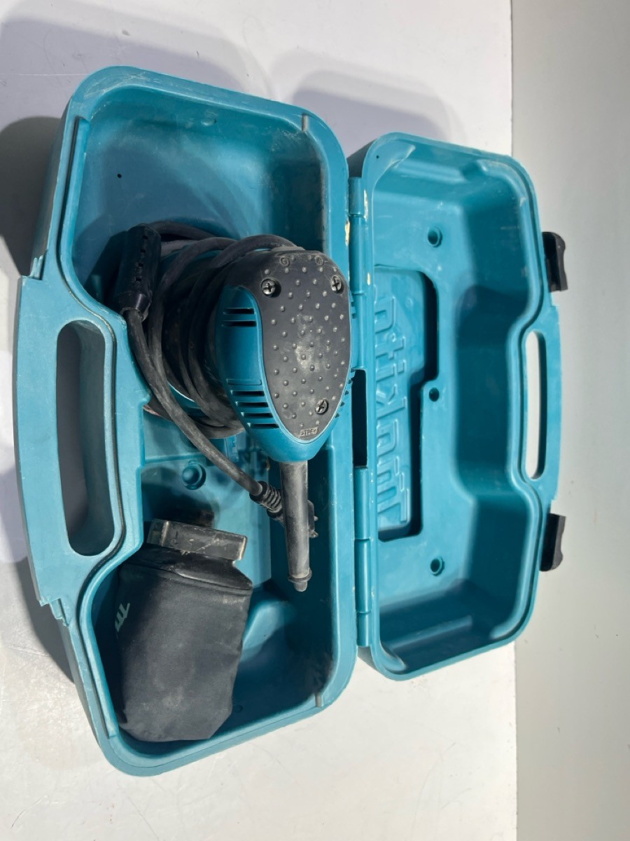 MAKITA B05030 SANDER (P11027654)