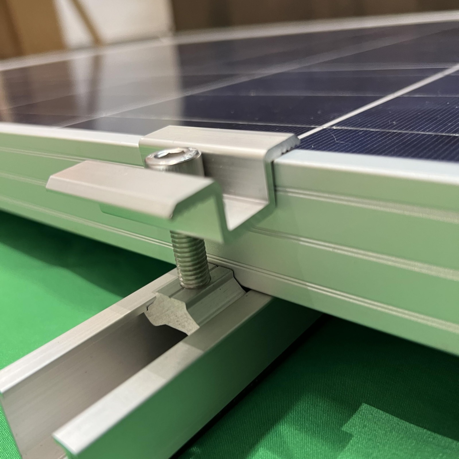 Solar Panel Mounting Brackets, Roof Mount Kit, Rails and 4pc-panel, Silver