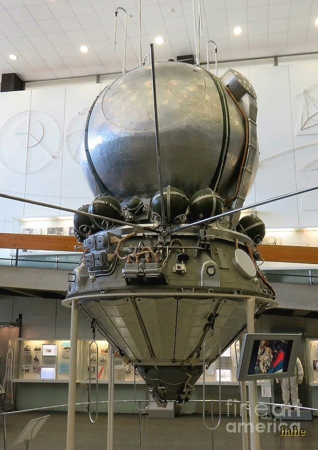 1/48 Vоstok Dongfang Manned Spacecraft CCCP Coloured Rocket Model 3D Printing
