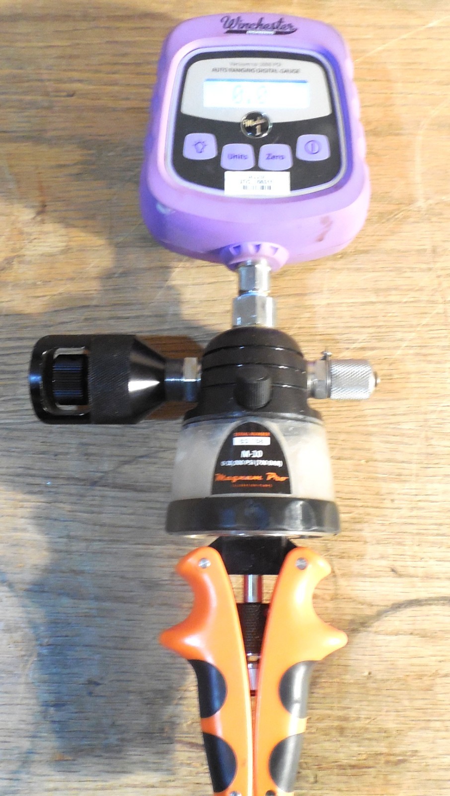 Magnum Pro M-10 Hydraulic Calibration Hand Pump, 10,000 psi + Winchester Gauge