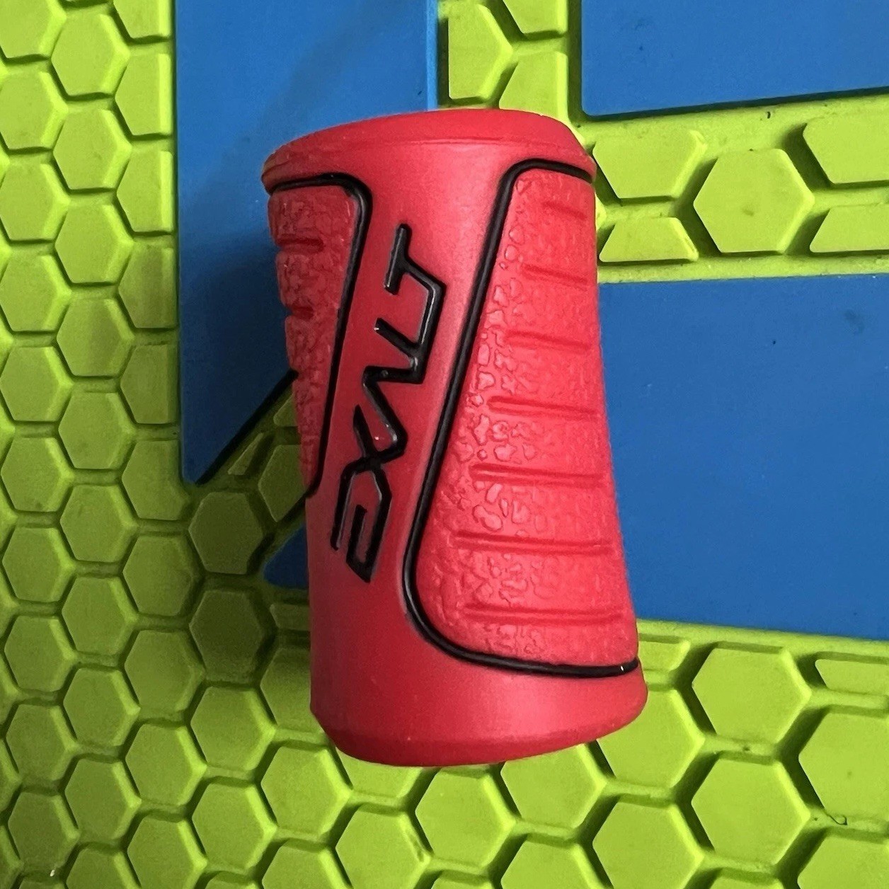 EXALT FOREGRIP / REGULATOR GRIP FOR PAINTBALL MARKER - RED / BLACK