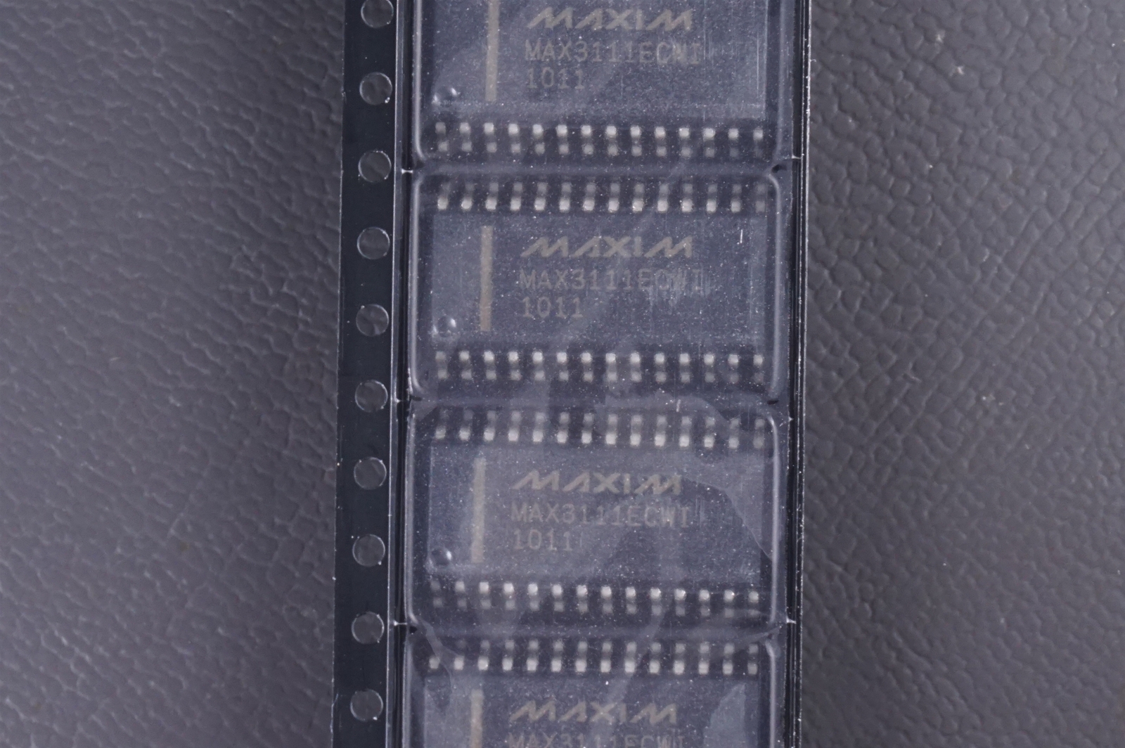 MAX3111ECWI Maxim Interface Controller UART / SPI RS232 3.3V 28 Pin SOIC SMT NOS