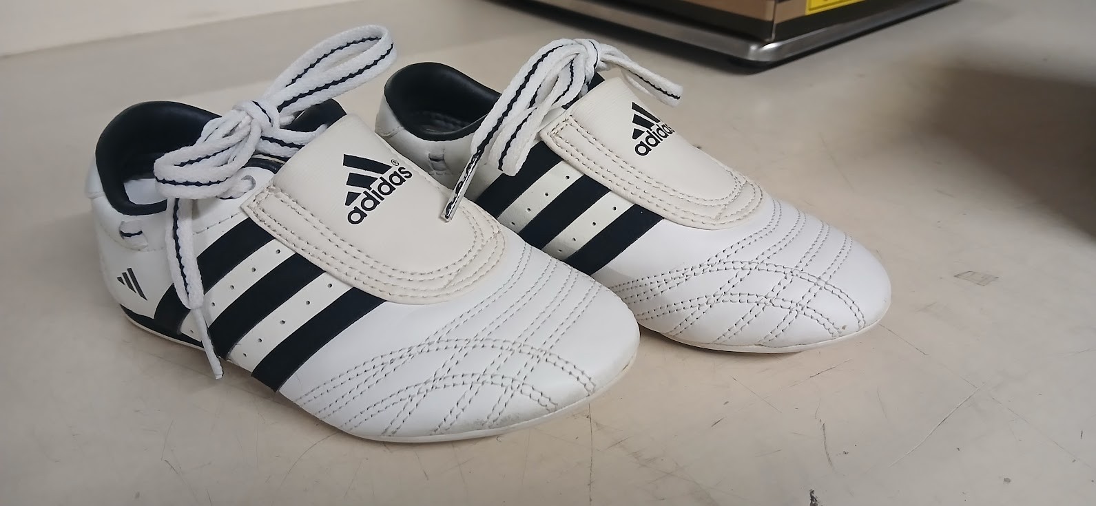 adidas TKD SM-II Low Cut Taekwondo, Karate, Kungfu,  Martial Arts Shoes 12Y AE2
