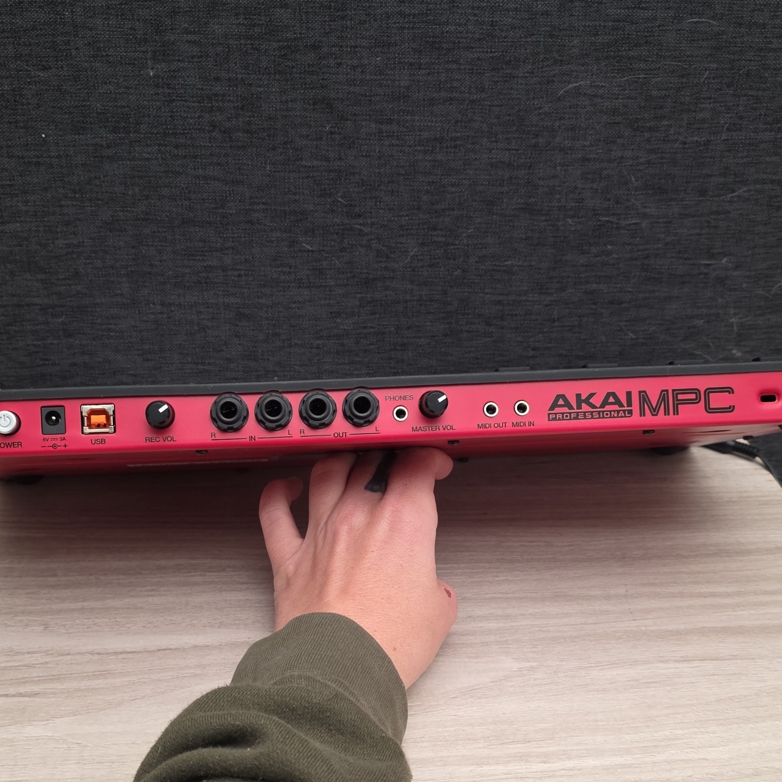 Akai Professional MPC Touch Sampler & Sequencer, 16 Pads, Touchscreen, Black