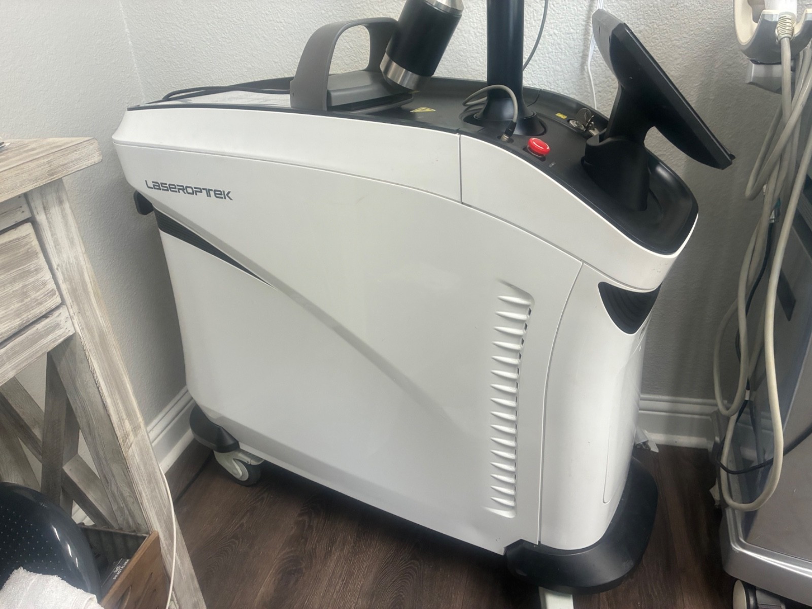 MedSpa- Medical Pico Laser. 1064 and 532nm wavelengths.