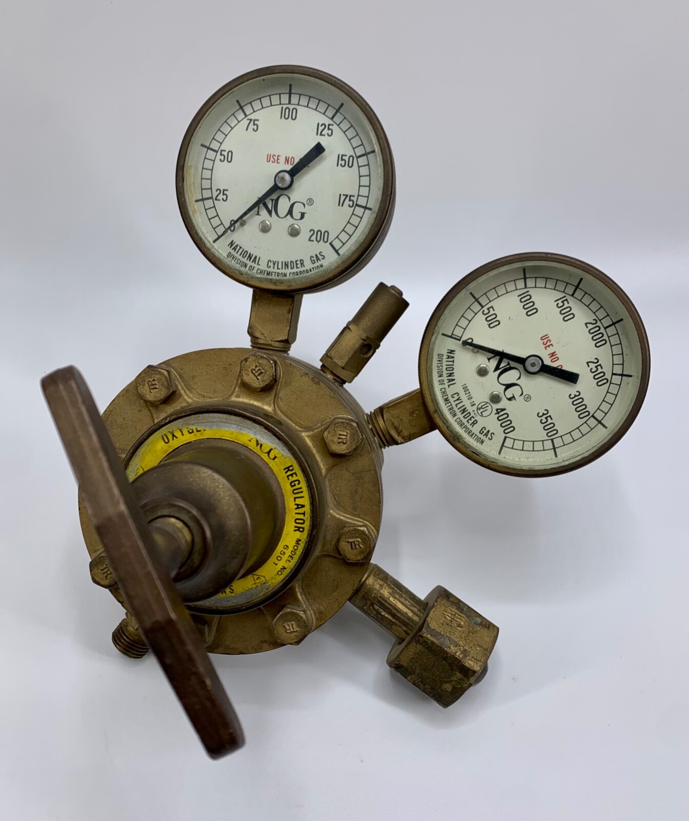 NCG National Cylinder Gas Co. Oxygen Regulator 6501 0-4000 in 0-200 Out (5028)