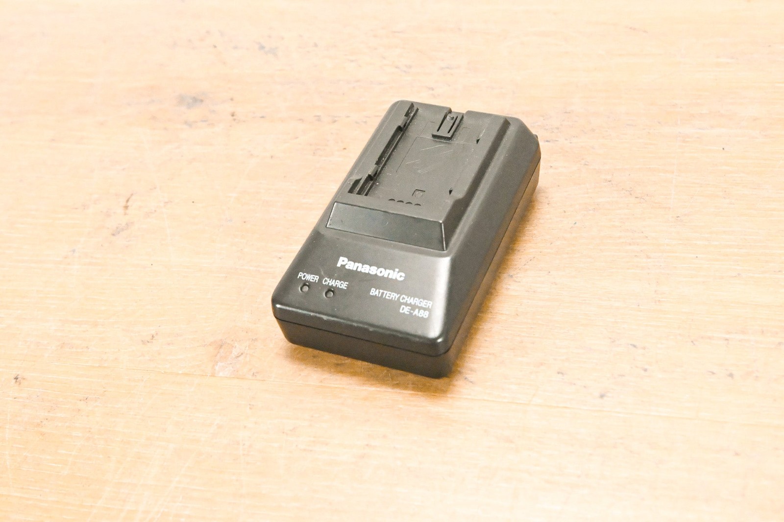 Panasonic DE-A88 Battery Charger (NO POWER SUPPLY) CG011HC