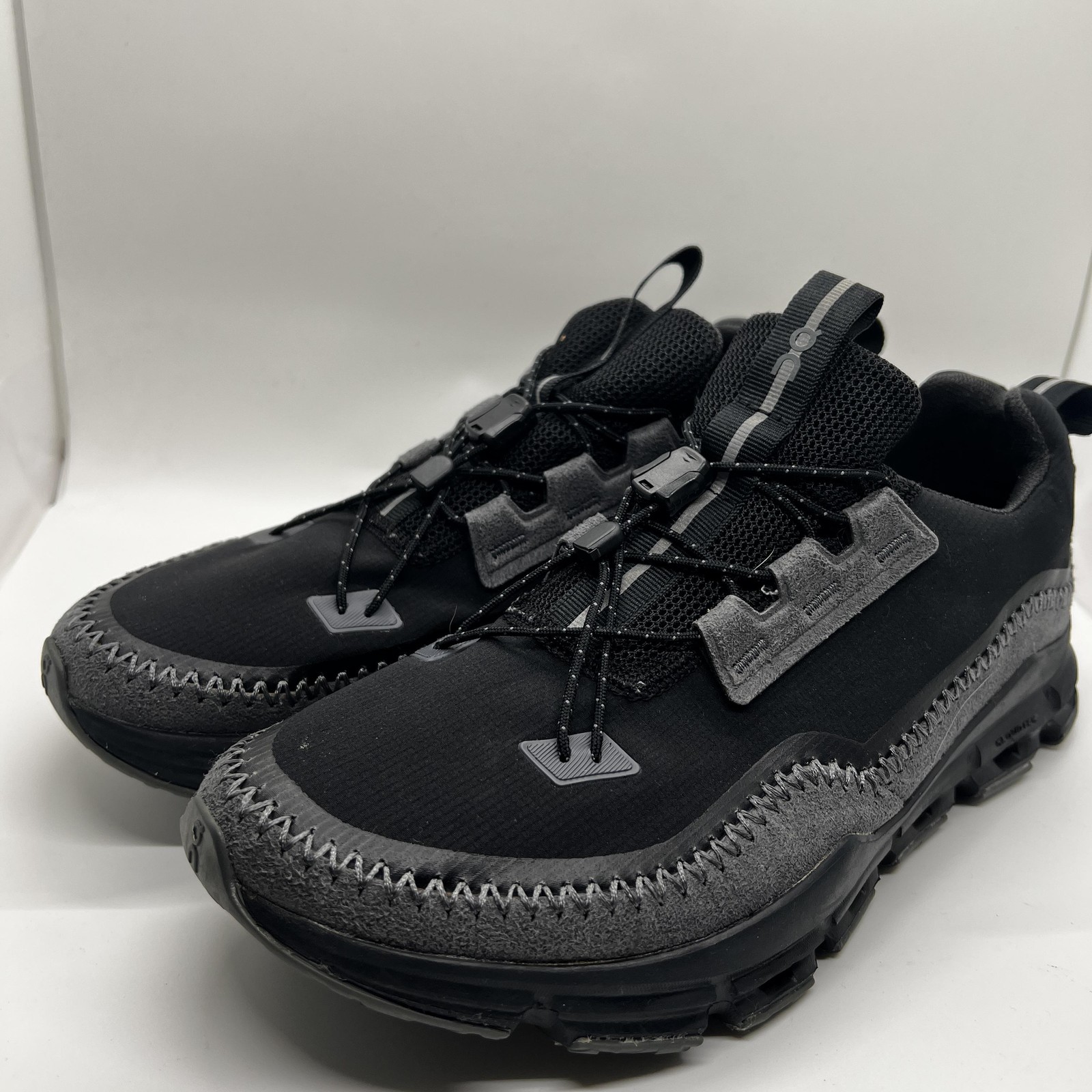On Cloud CloudTec Shoes Womens Size 9.5 Black Gray Swiss Engineering Running