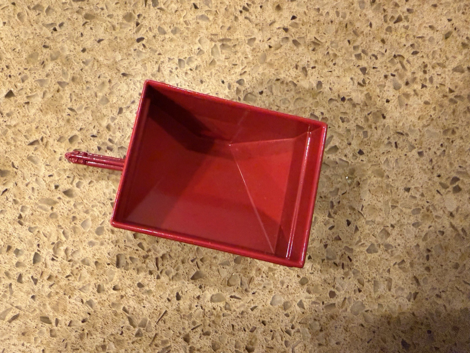 ERL 1/64 CASE IH RED GRAVITY WAGON FOR TRACTOR