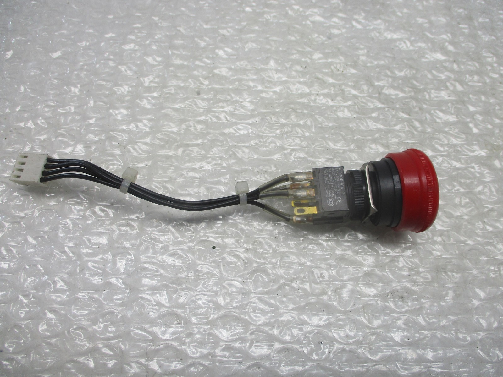 OMRON A16-2 PUSHBUTTON SWITCH RED UNMP