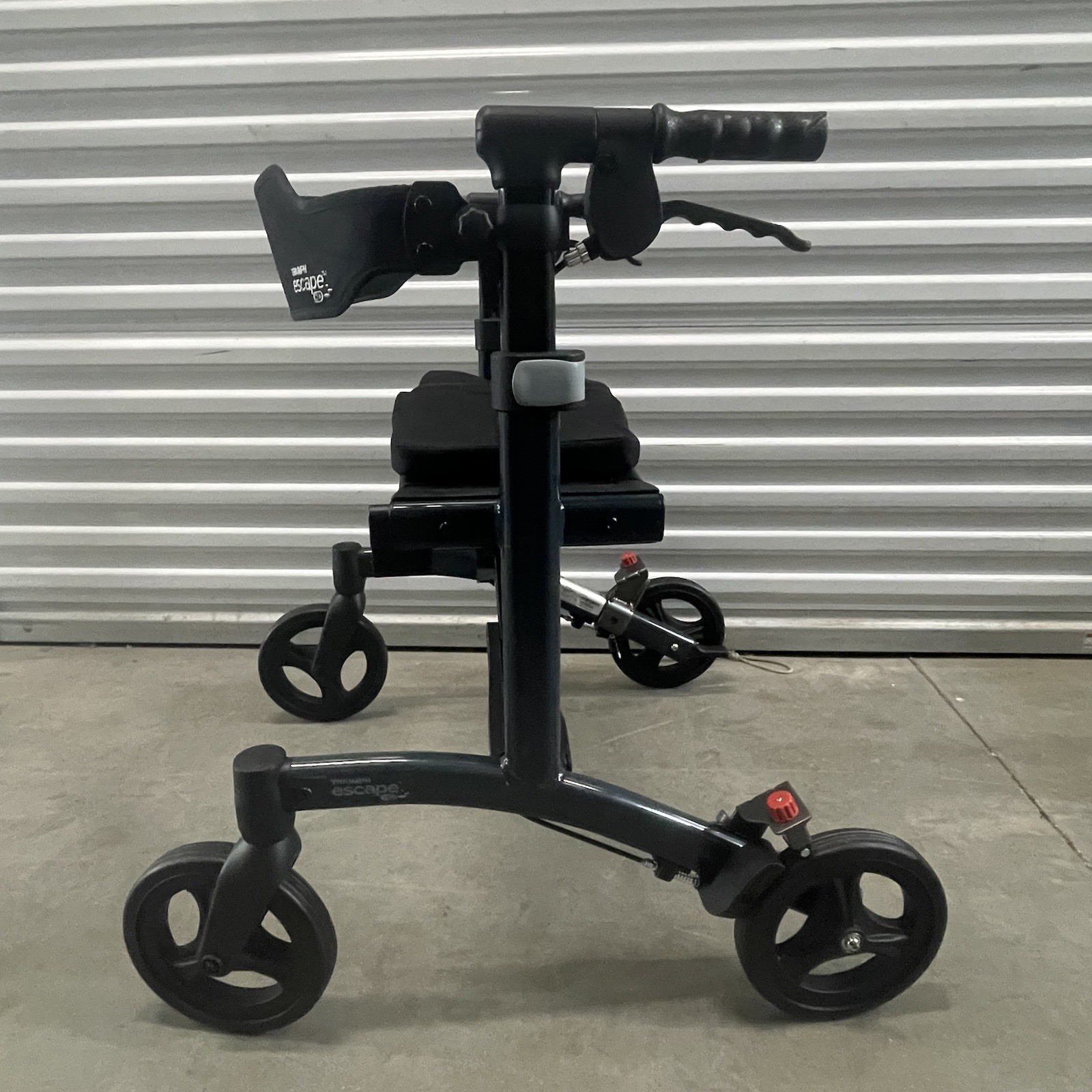 Triumph Escape HD Rollator - Low - Triumph Mobility - 500-30217 - Foldable