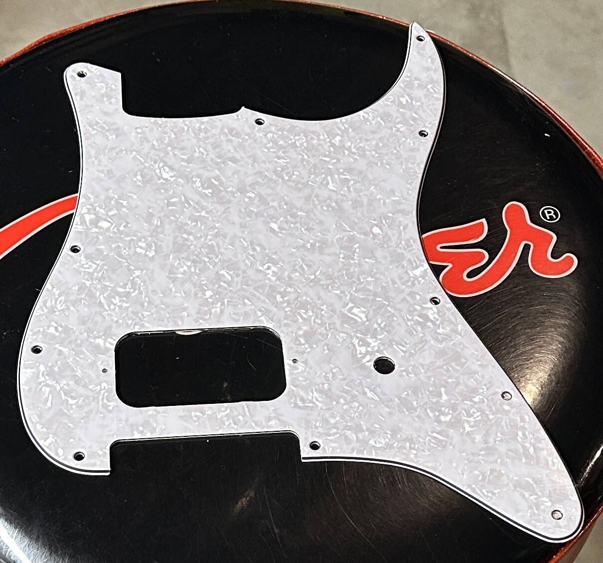 Fits Fender® Stratocaster Tom Delonge USA / MIM Pickguard 11-Hole 3 Ply Pearloid