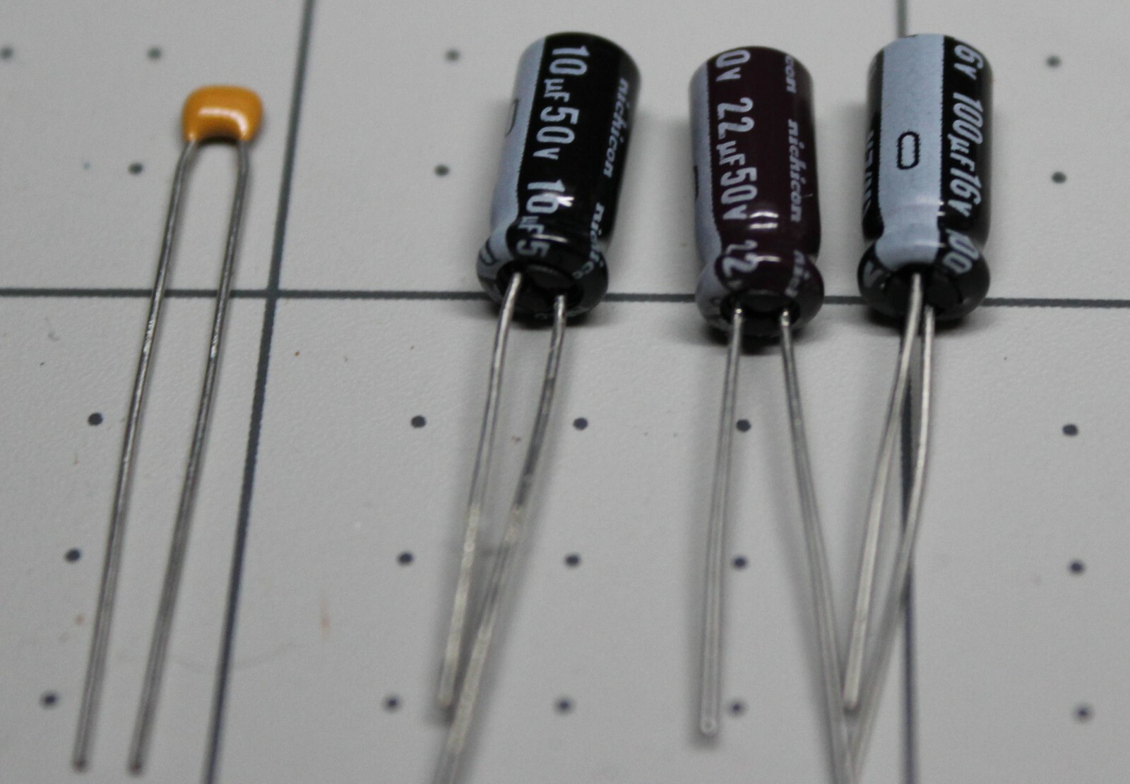 Electrolytic Capacitors for the Commodore 64 (Longboard), ASSY # 250425