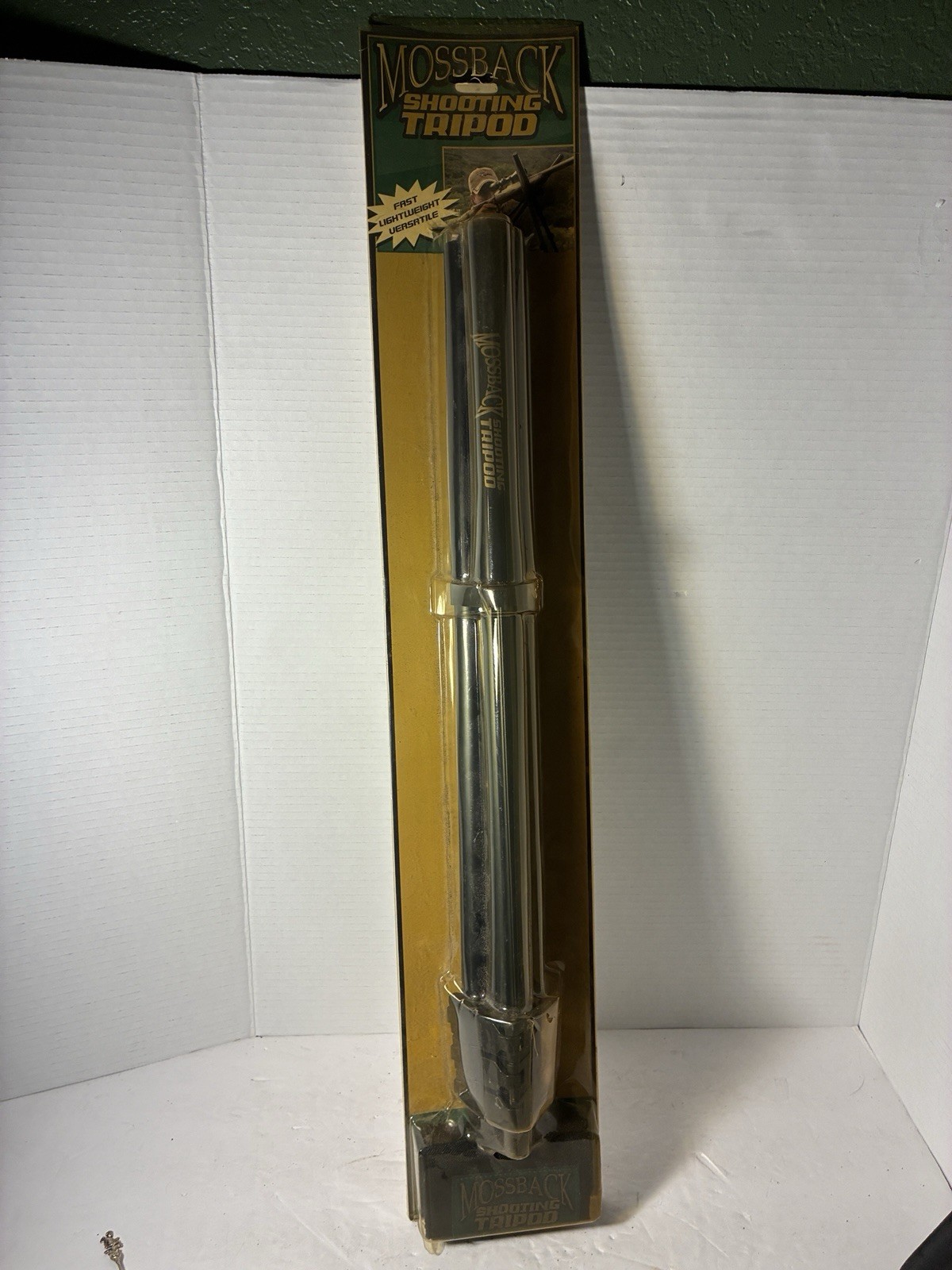 Mossback Shooting Tripod New In Box Hunting Stand Nonslip Rubber 21.5”-72”