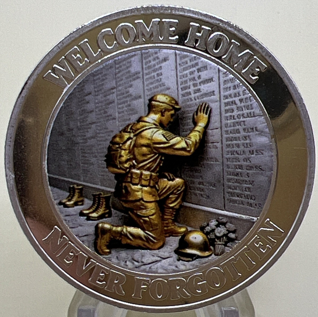 * VIETNAM VETERANS *NEVER FORGOTTEN Wall Challenge Coin In Clear  Capsule