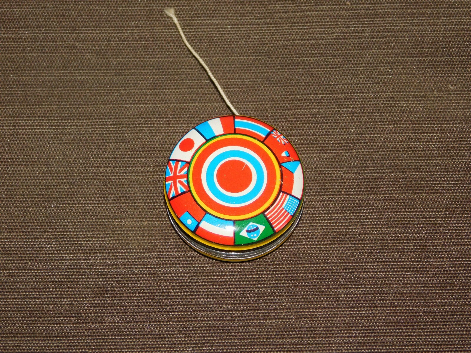 VINTAGE TOY 1 1/2" ACROSS US FLAG JAPAN TIN YO YO