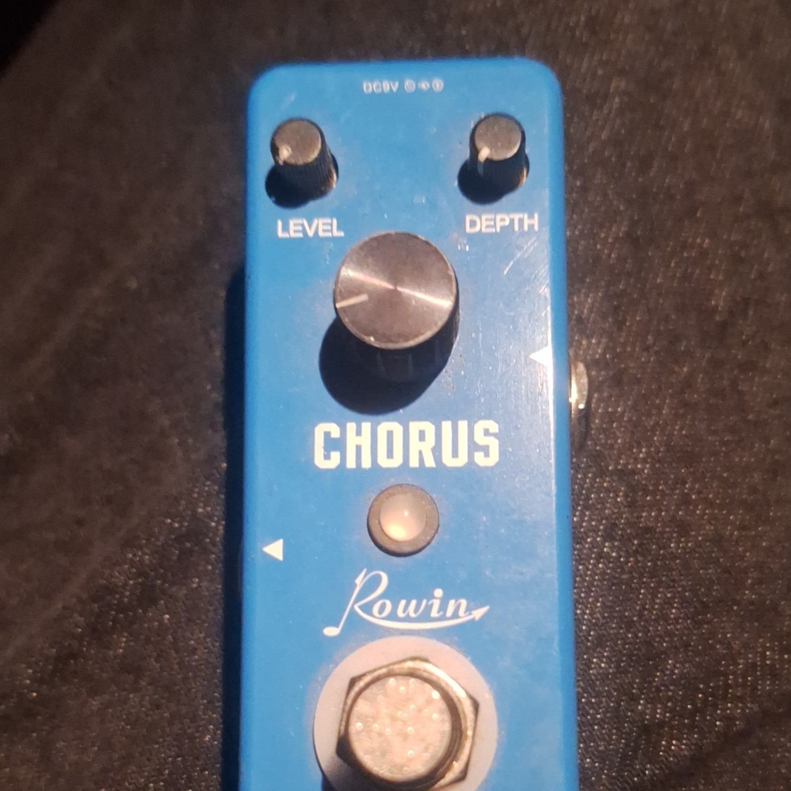 Rowin Chorus Guitar Effects Pedal Blue w/ Level & Depth Controls