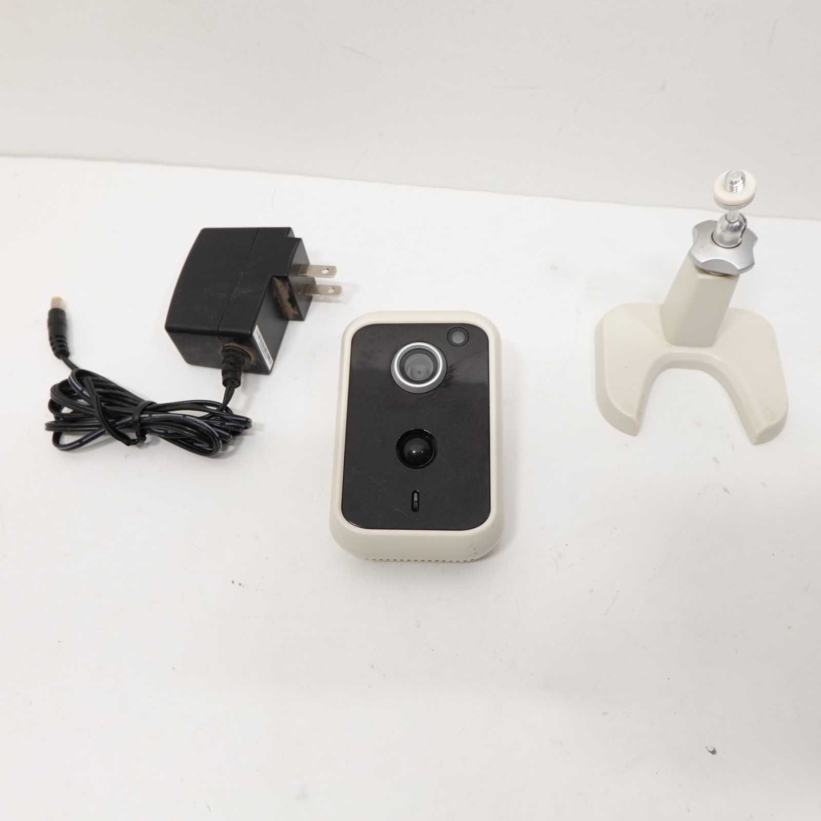 LifeShield SCH1R1-29 White & Black Wired SCH1R0 Camera with Stand & Power Cable