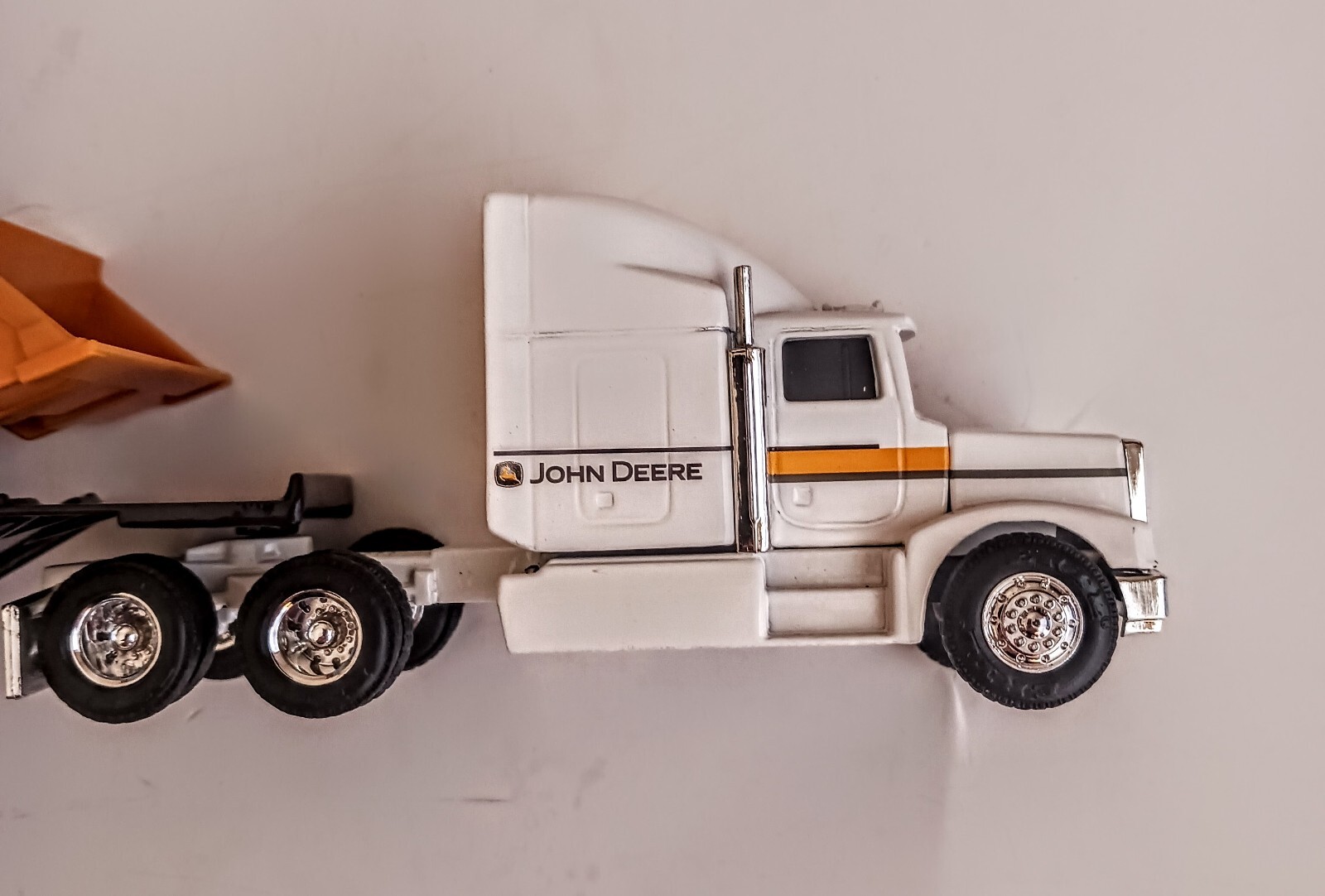 ERTL JOHN DEERE SEMITRUCK WITH JOHN DEERE FRONT END LOADER