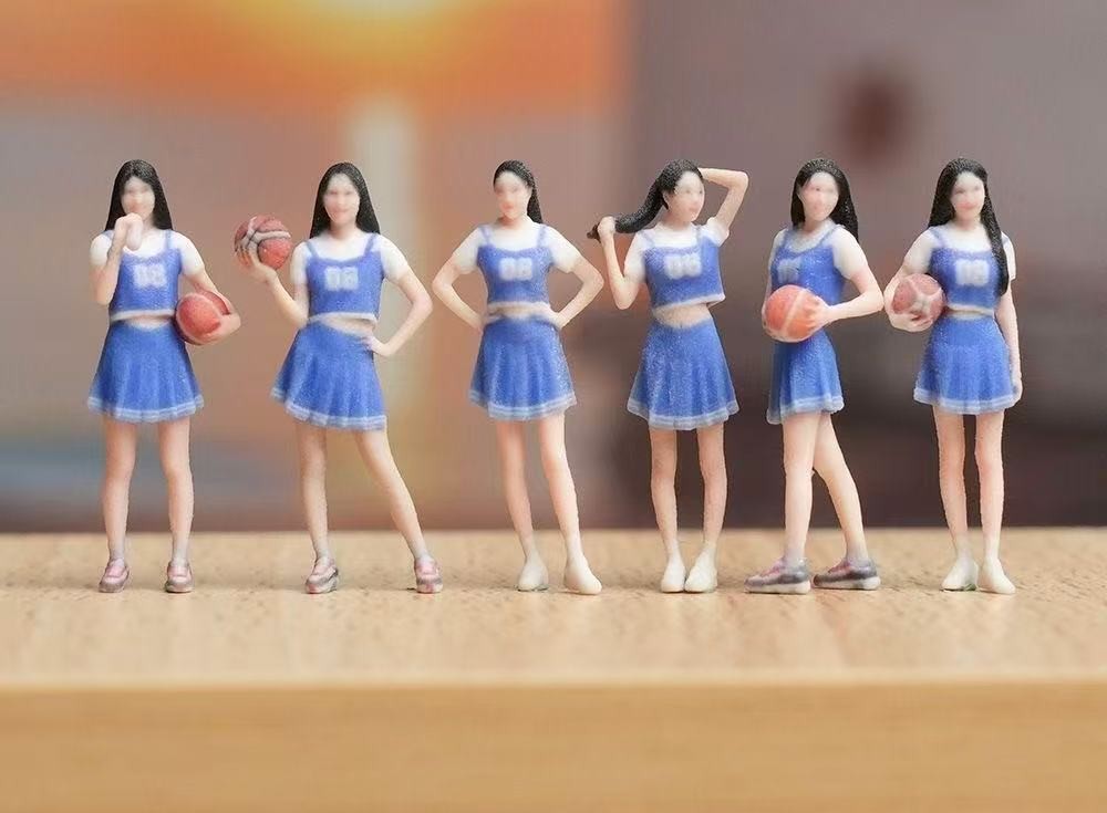 1:64 Painted Figure Model Miniature Resin Diorama Sand Basketball Girl Baby Lady