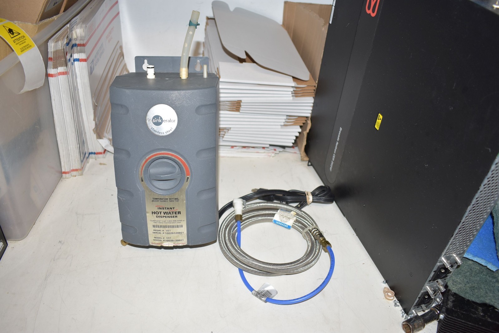 INSINKERATOR INSTANT HOT WATER HEATER/TANK 750W 2/3 GAL SST W/HOSES