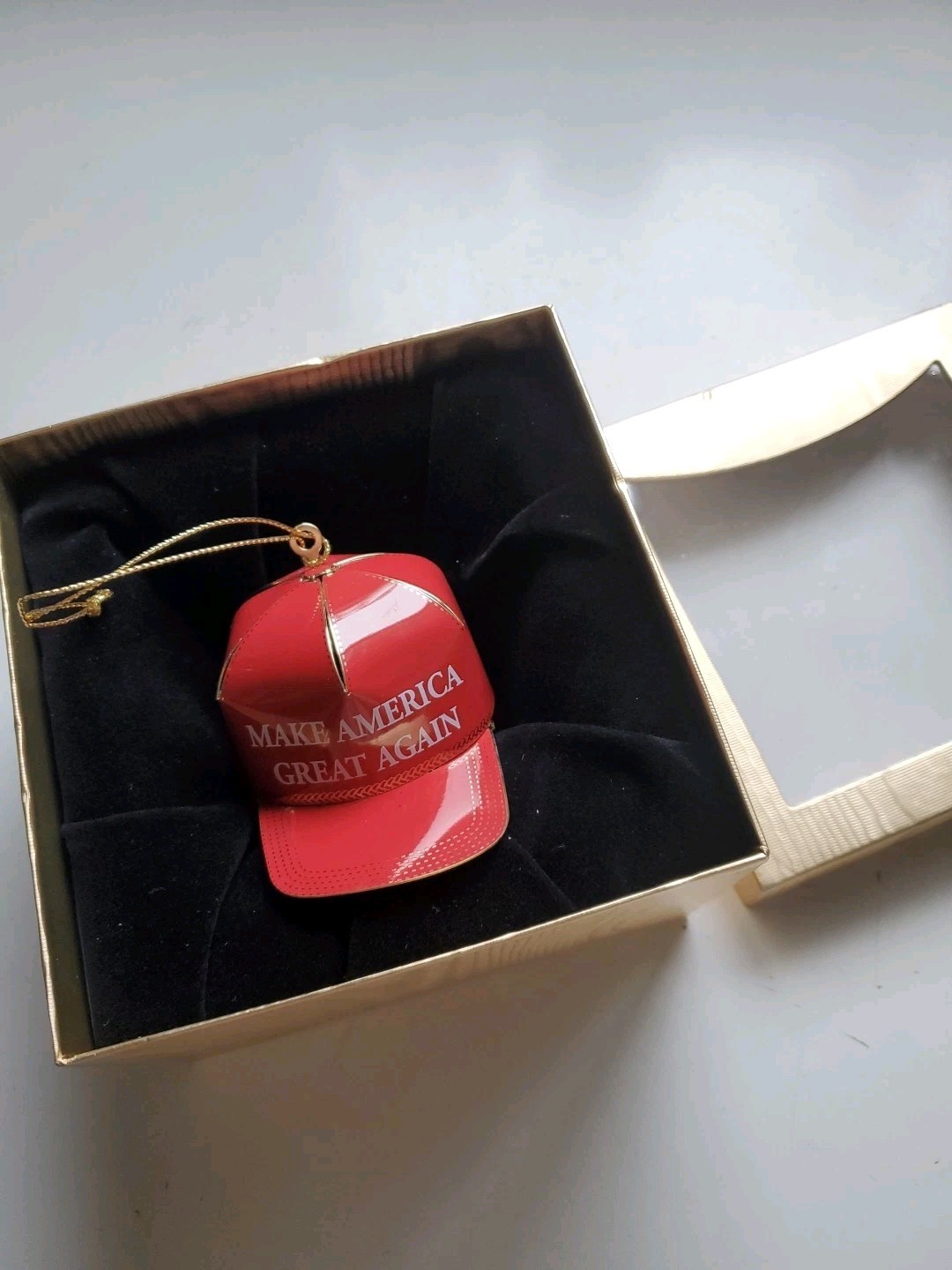 Trump 2016 Christmas Ornament Red Hat MAKE AMERICA GREAT AGAIN Maga NIB Gold