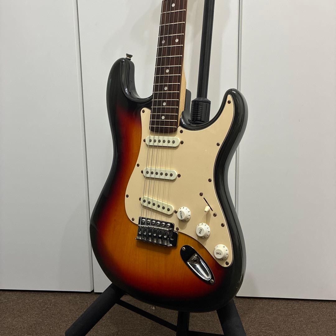 Bacchus Bst-1R Strat Sunburst With Other Company'S Soft Case